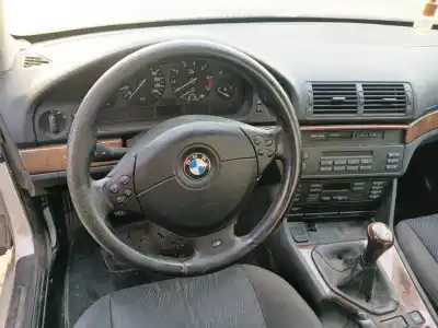 Scrapping Vehicle bmw 5 (e39) 520 i of the year 2001 powered 226s1