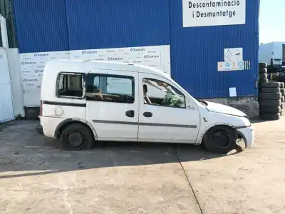 Veículo de Sucata opel combo tour 1.7 dti 16v do ano 2004 alimentado y17dt