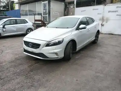 Veículo de Sucata volvo v40 fastback (525) d3 do ano 2015 alimentado d4204t9