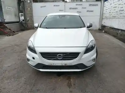 Veículo de Sucata volvo v40 fastback (525) d3 do ano 2015 alimentado d4204t9