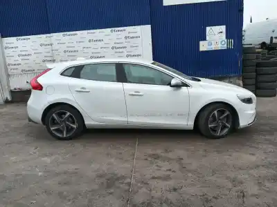 Veículo de Sucata volvo v40 fastback (525) d3 do ano 2015 alimentado d4204t9