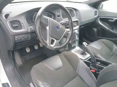 Veículo de Sucata volvo v40 fastback (525) d3 do ano 2015 alimentado d4204t9