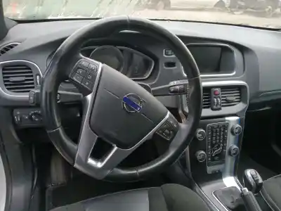 Veículo de Sucata volvo v40 fastback (525) d3 do ano 2015 alimentado d4204t9