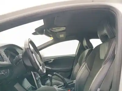 Veículo de Sucata volvo v40 fastback (525) d3 do ano 2015 alimentado d4204t9