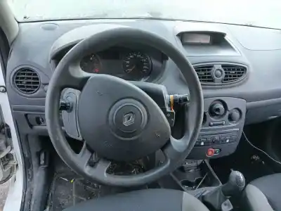 Sloopvoertuig renault clio iii (br0/1, cr0/1) 1.5 dci van het jaar 2011 aangedreven k9k770