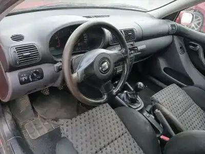 Veicolo di demolizione seat leon (1m1) 1.6 16 v dell'anno 2001 alimentato azd
