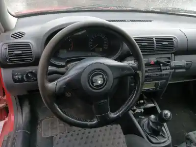 Veicolo di demolizione seat leon (1m1) 1.6 16 v dell'anno 2001 alimentato azd