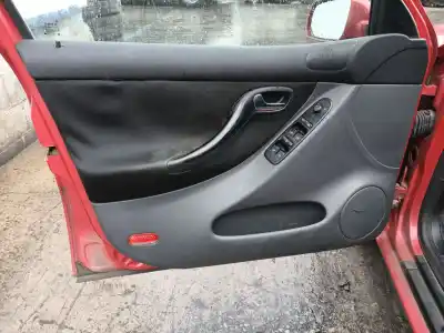 Veicolo di demolizione seat leon (1m1) 1.6 16 v dell'anno 2001 alimentato azd