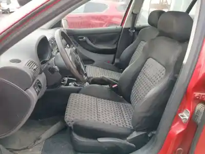 Veicolo di demolizione seat leon (1m1) 1.6 16 v dell'anno 2001 alimentato azd