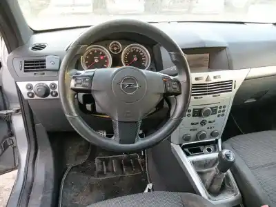 Veicolo di demolizione opel astra h gtc (a04) 1.8 (l08) dell'anno 2005 alimentato z18xer