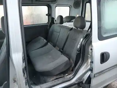 Veículo de Sucata opel combo tour 1.7 dti 16v do ano 2003 alimentado y17dt