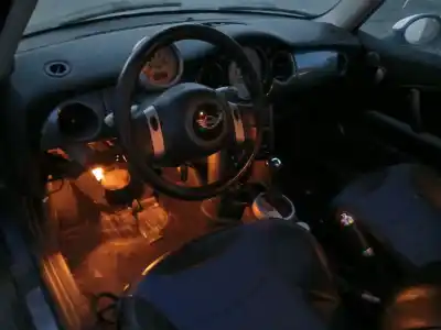 Veicolo di demolizione mini mini (r50, r53) cooper dell'anno 2002 alimentato w10b16a