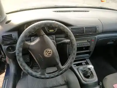 Scrapping Vehicle volkswagen passat b5.5 (3b3) 1.6 of the year 2002 powered alz