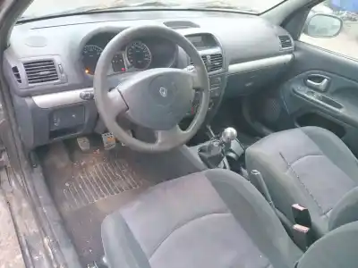 Veicolo di demolizione renault clio ii (bb_, cb_) 1.5 dci (b/cb08) dell'anno 2003 alimentato k9k702