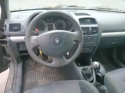 Veicolo di demolizione renault clio ii (bb_, cb_) 1.5 dci (b/cb08) dell'anno 2003 alimentato k9k702