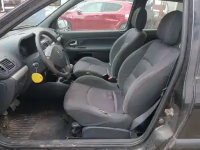 Veicolo di demolizione renault clio ii (bb_, cb_) 1.5 dci (b/cb08) dell'anno 2003 alimentato k9k702