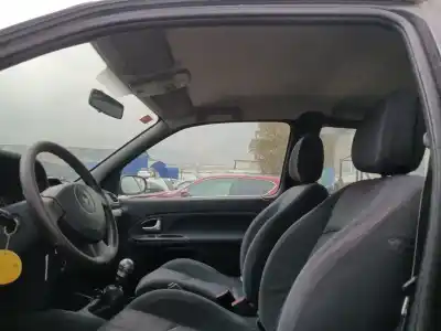 Veicolo di demolizione renault clio ii (bb_, cb_) 1.5 dci (b/cb08) dell'anno 2003 alimentato k9k702