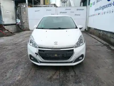 Veicolo di demolizione peugeot 208 i (ca_, cc_) 1.2 vti 82 dell'anno 2015 alimentato hm01