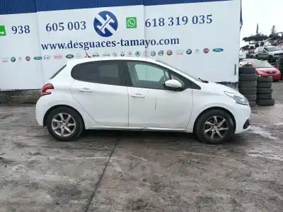 Veicolo di demolizione peugeot 208 i (ca_, cc_) 1.2 vti 82 dell'anno 2015 alimentato hm01