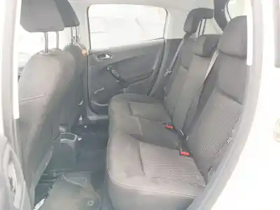 Veicolo di demolizione peugeot 208 i (ca_, cc_) 1.2 vti 82 dell'anno 2015 alimentato hm01