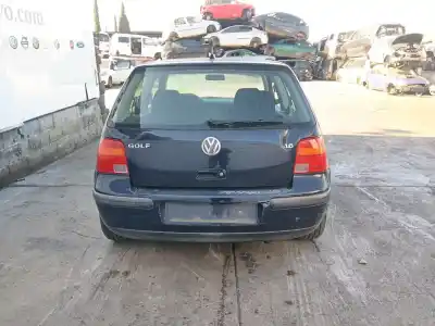 Véhicule à la ferraille volkswagen golf iv (1j1) 1.6 16v de l'année 2001 alimenté azd