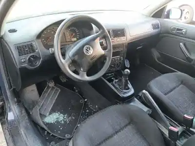 Véhicule à la ferraille volkswagen golf iv (1j1) 1.6 16v de l'année 2001 alimenté azd