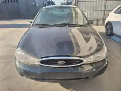 Sloopvoertuig FORD MONDEO BERLINA (GD) Ghia van het jaar 1998 aangedreven RKB