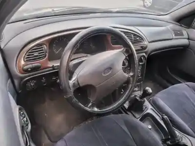 Sloopvoertuig ford mondeo berlina (gd) glx van het jaar 1997 aangedreven nga