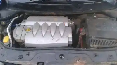 Veículo de Sucata renault megane ii berlina 5p 1.6 16v do ano 2004 alimentado k4m t7