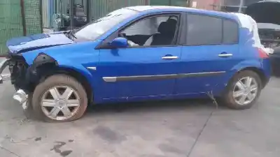 Veículo de Sucata renault megane ii berlina 5p 1.6 16v do ano 2004 alimentado k4m t7