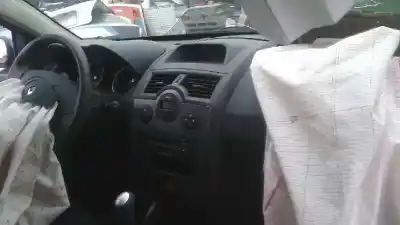 Veículo de Sucata renault megane ii berlina 5p 1.6 16v do ano 2004 alimentado k4m t7