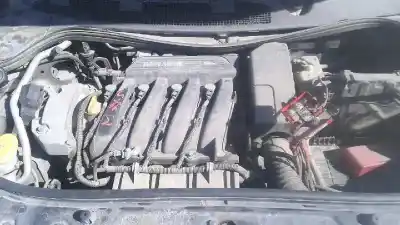 Veículo de Sucata renault megane ii berlina 5p 1.4 16v do ano 2005 alimentado k4j d7