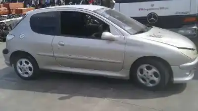 Veículo de Sucata peugeot 206 berlina xline 1.4 do ano 2003 alimentado kfw