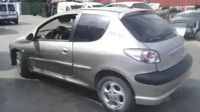 Veículo de Sucata peugeot 206 berlina xline 1.4 do ano 2003 alimentado kfw
