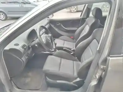 Здавання транспортного засобу seat leon (1m1) sport року 2004 потужний apg
