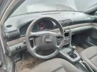 Veicolo di demolizione audi a4 berlina (b5) 1.8 dell'anno 2000 alimentato avv
