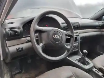 Veicolo di demolizione audi a4 berlina (b5) 1.8 dell'anno 2000 alimentato avv