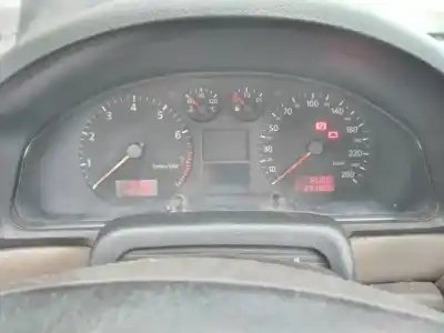 Veicolo di demolizione audi a4 berlina (b5) 1.8 dell'anno 2000 alimentato avv