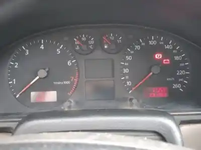 Veicolo di demolizione audi a4 berlina (b5) 1.8 dell'anno 2000 alimentato avv