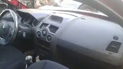 Veículo de Sucata renault megane ii berlina 5p 1.6 16v do ano 2003 alimentado k4m