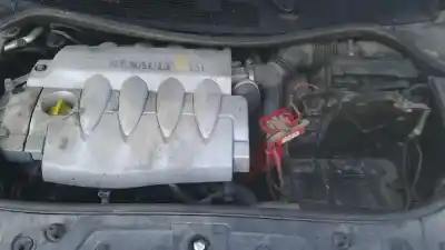 Veículo de Sucata renault megane ii berlina 5p 1.6 16v do ano 2005 alimentado k4m t7