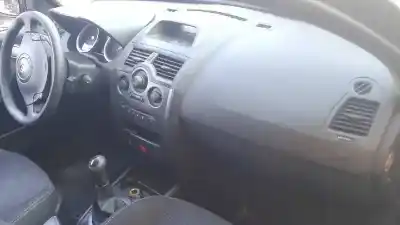 Veículo de Sucata renault megane ii berlina 5p 1.6 16v do ano 2005 alimentado k4m t7