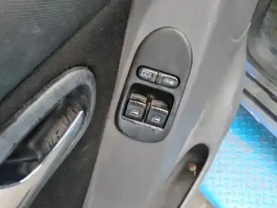 Здавання транспортного засобу seat leon (1m1) stella року 2002 потужний alh