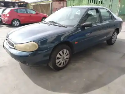 Veicolo di demolizione ford mondeo berlina (gd) glx dell'anno 1997 alimentato rkb