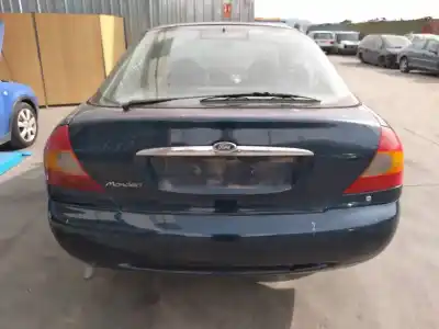 Veicolo di demolizione ford mondeo berlina (gd) glx dell'anno 1997 alimentato rkb
