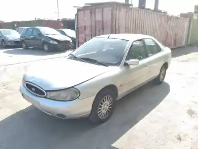 Sloopvoertuig ford mondeo berlina (gd) ghia van het jaar 2000 aangedreven rfn