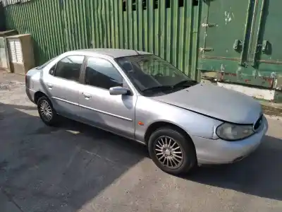 Sloopvoertuig ford mondeo berlina (gd) ghia van het jaar 2000 aangedreven rfn