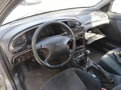 Sloopvoertuig ford mondeo berlina (gd) ghia van het jaar 2000 aangedreven rfn