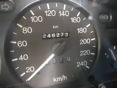 Sloopvoertuig ford mondeo berlina (gd) ghia van het jaar 2000 aangedreven rfn