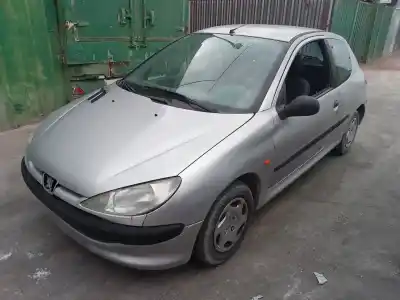 Veículo de Sucata peugeot 206 berlina xr do ano 1999 alimentado hfz